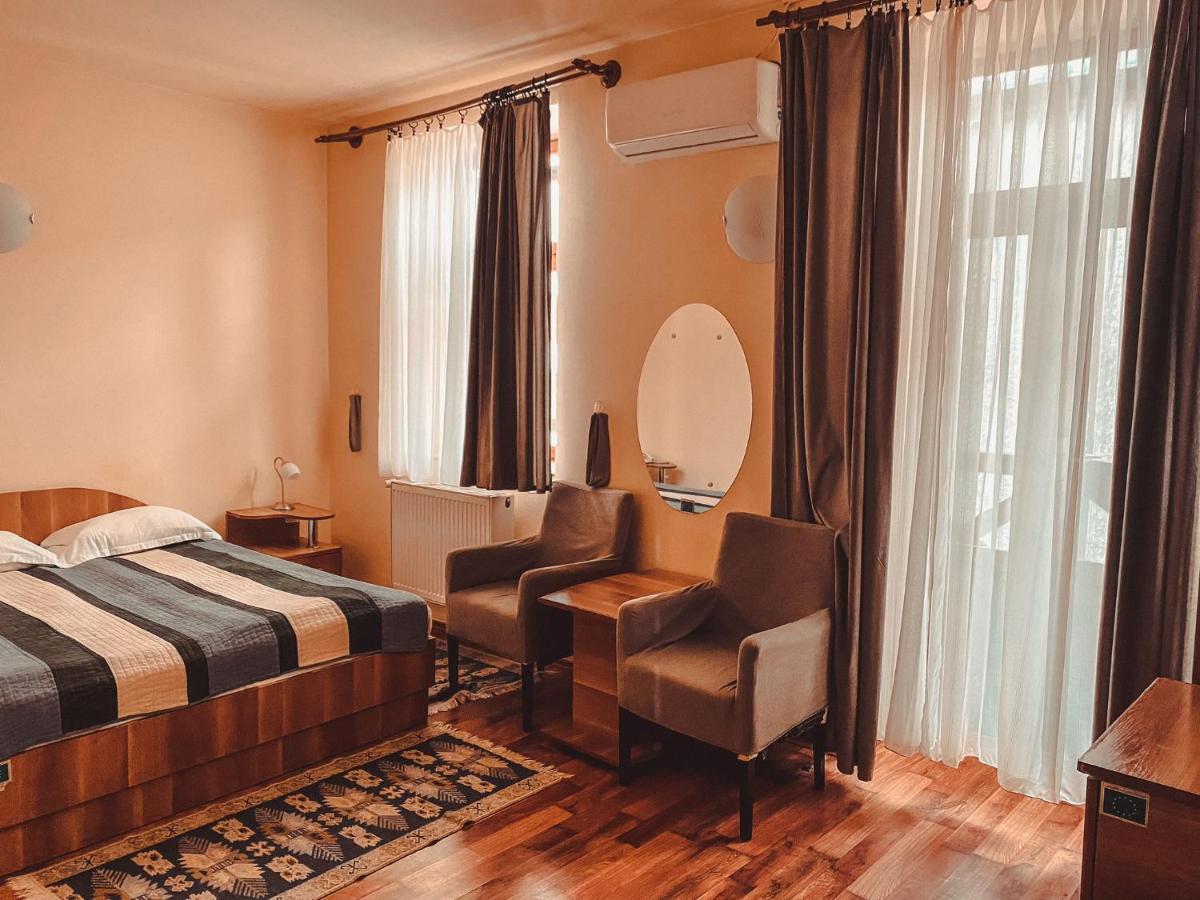 Vila Royal Ξενοδοχείο Sighetu Marmaţiei Εξωτερικό φωτογραφία